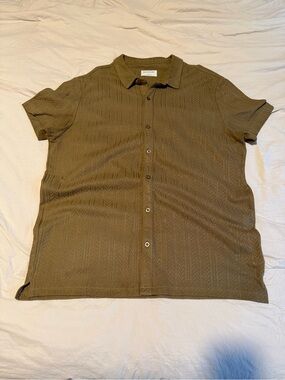 Zara Olive Short-Sleeve Button-Down Shirt